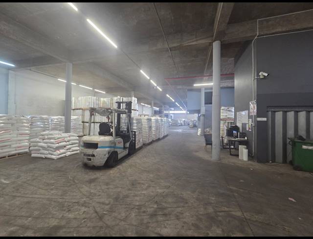 2,200M² WAREHOUSE FOR SALE IN SPRINGFIELD PARK